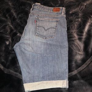 Levi’s Bermuda Shorts Style 565